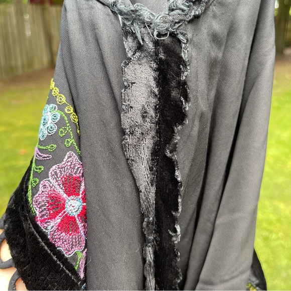 60s 70s Vtg black velvet embroidered boho button front tunic top shirt Size S - Picture 16 of 16